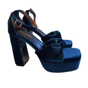 Milooey Shoes- Teal Velvet Platform Heels NWT